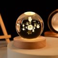 Miniatura Kula Kryształowa 3D – Astronauta, Planety i Układ Słoneczny z Podświetleniem LED