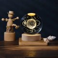 Miniatura Kula Kryształowa 3D – Astronauta, Planety i Układ Słoneczny z Podświetleniem LED