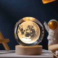 Miniatura Kula Kryształowa 3D – Astronauta, Planety i Układ Słoneczny z Podświetleniem LED