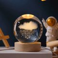 Miniatura Kula Kryształowa 3D – Astronauta, Planety i Układ Słoneczny z Podświetleniem LED
