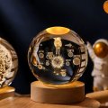 Miniatura Kula Kryształowa 3D – Astronauta, Planety i Układ Słoneczny z Podświetleniem LED